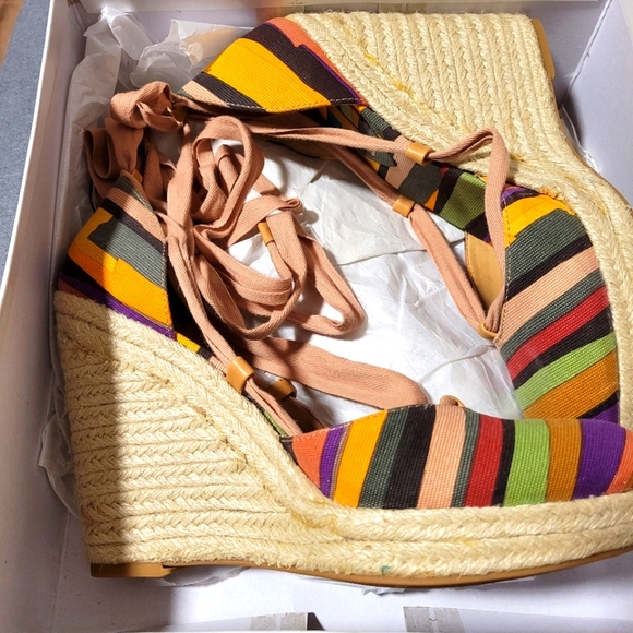Nine West size 8 wedge sandal, multi colour - Picture 1 of 4